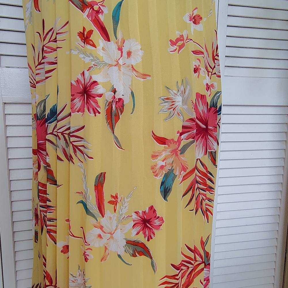 Forever 21 Sunny Yellow Floral Pleated Midi Dress Size S – Like New - Picture 6 of 9
